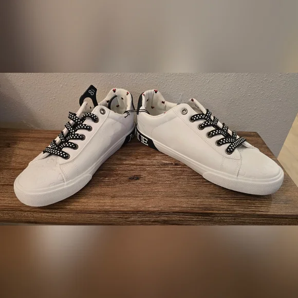 Disney Minnie Mouse Womens Shoes - White with Black Accents, New! Size 8.5 Cute - Picture 5 of 8